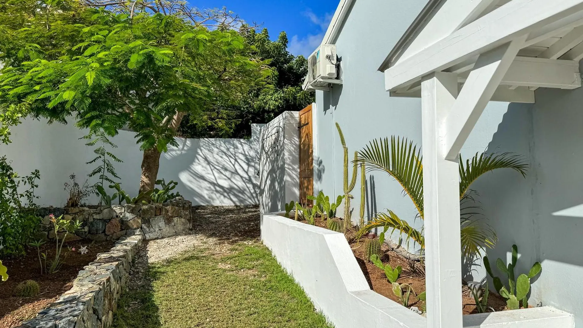 New House 2 Bathrooms, 3 Terraces And Ocean View Cul de Sac